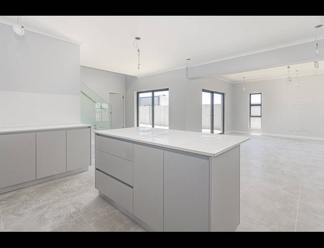 4 BEDROOM FREEHOLD FOR SALE IN PARKLANDS NORTH